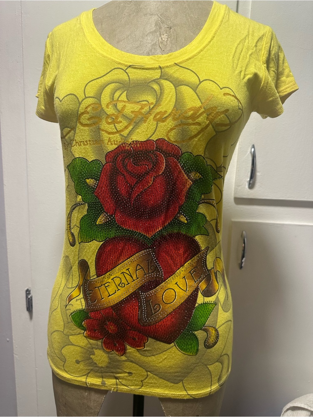 Y2K Ed Hardy Yellow Short Sleeve Tee with Red Rose & Heart Graphic. Sz. M